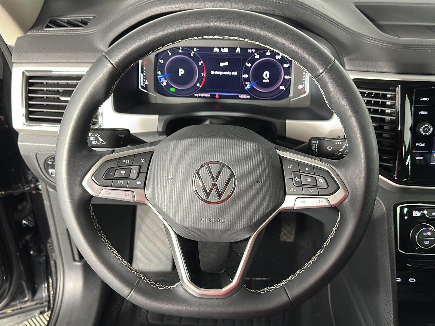 Used 2023 Deep Black Pearl Volkswagen 3.6L V6 SE w/Technology image 24