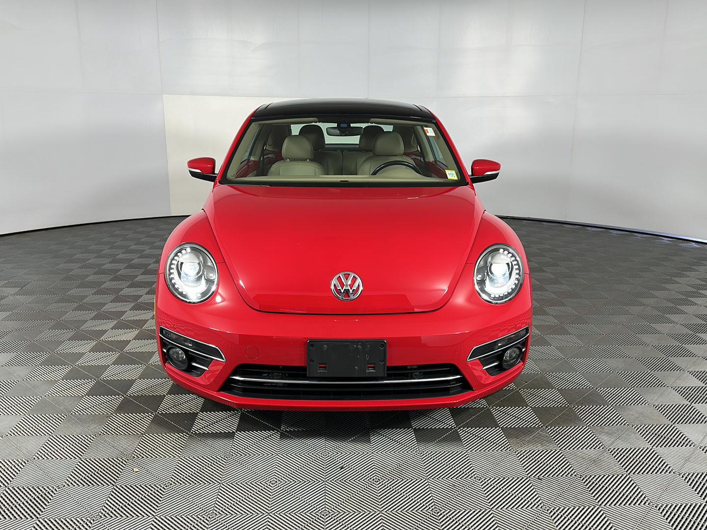 Used 2019 Tornado Red Volkswagen SE image 4