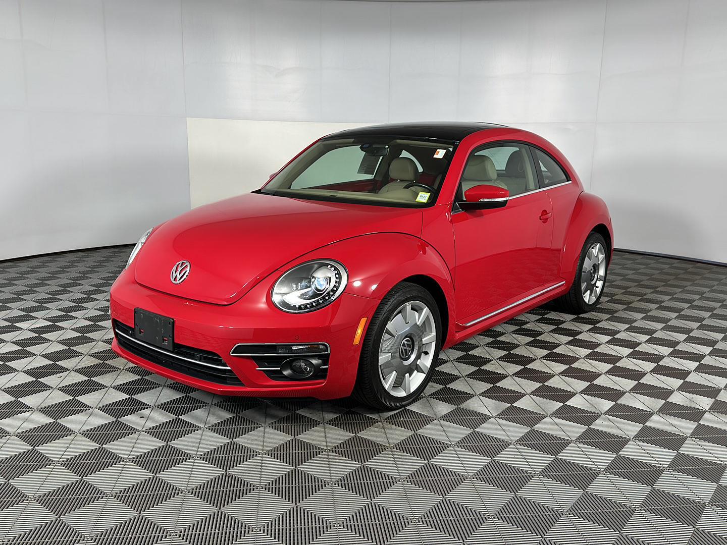 Used 2019 Tornado Red Volkswagen SE image 5