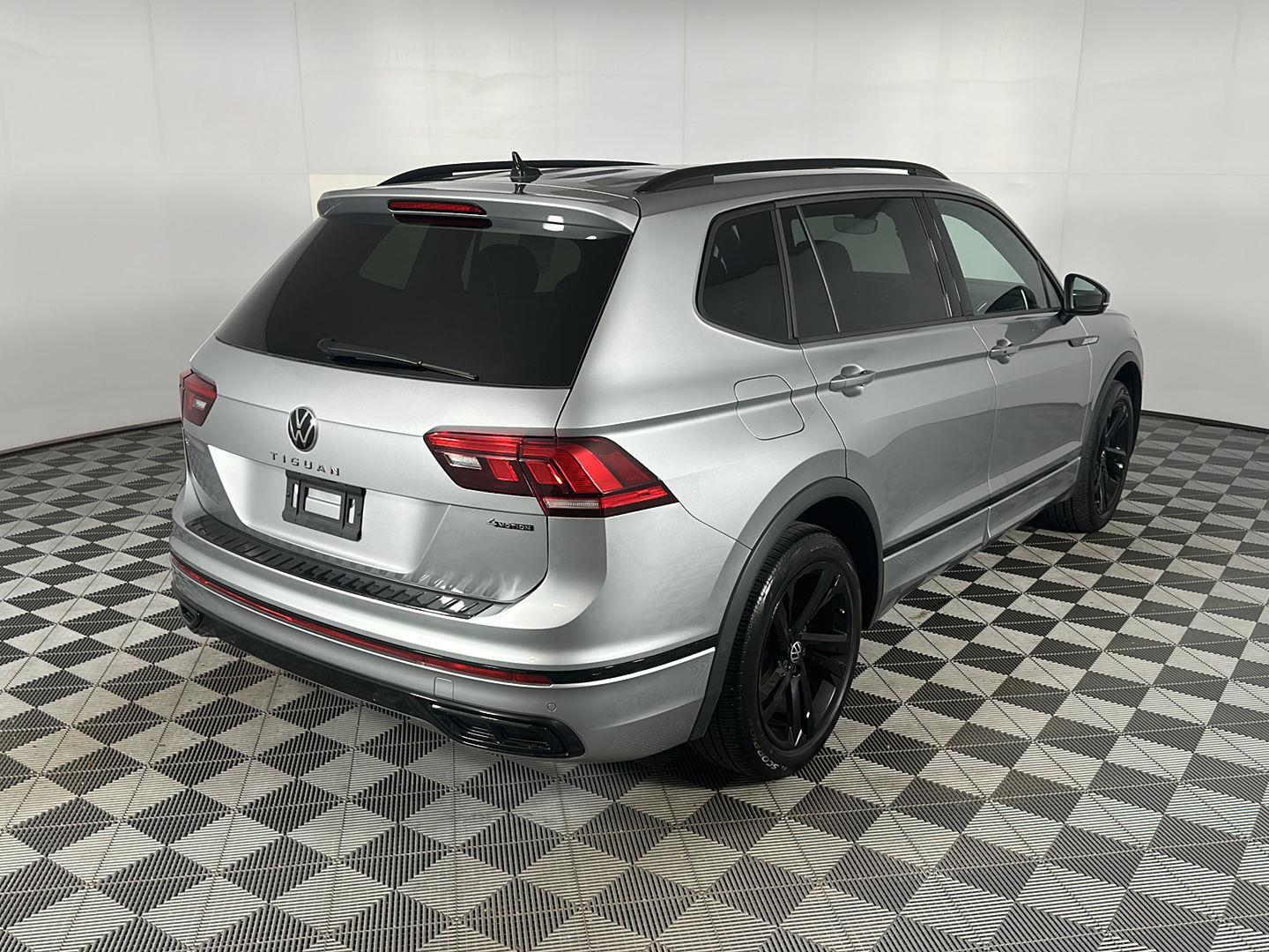 Certified Used 2023 Pyrite Silver Metallic Volkswagen SE R-Line Black image 8