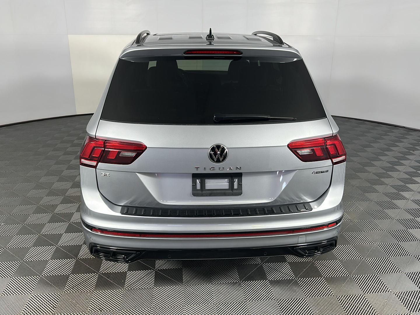 Certified Used 2023 Pyrite Silver Metallic Volkswagen SE R-Line Black image 9