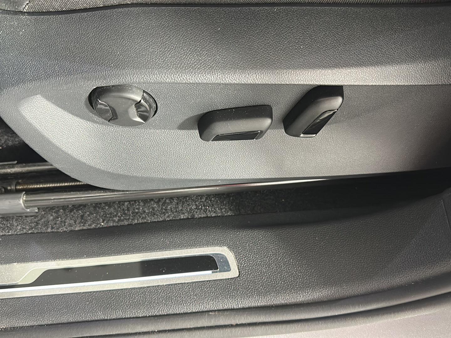 Certified Used 2023 Pyrite Silver Metallic Volkswagen SE R-Line Black image 20