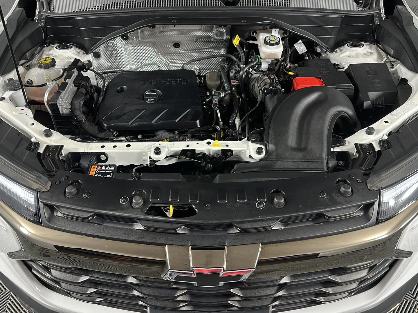 Used 2024 Summit White Chevrolet ACTIV image 3