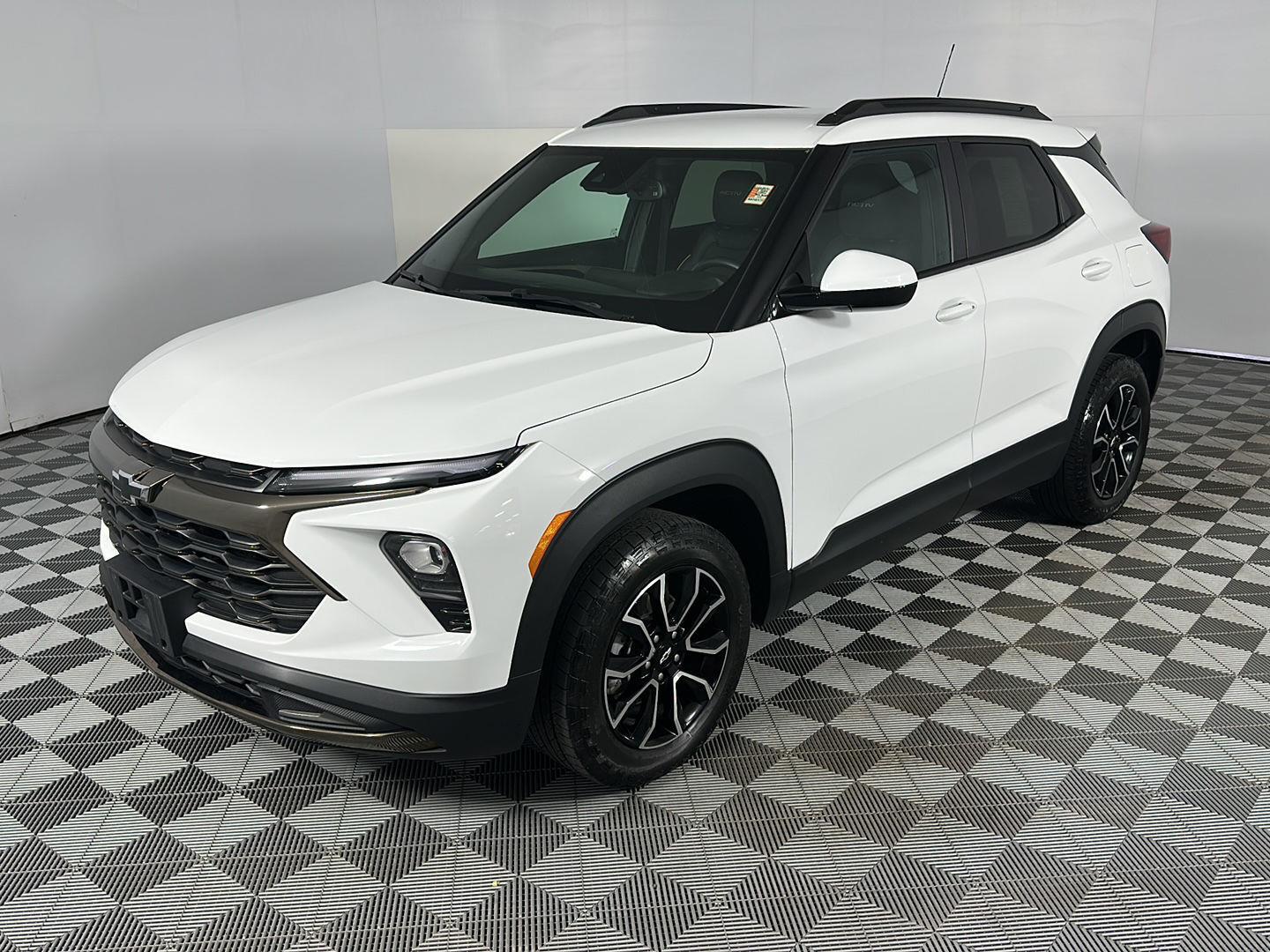 Used 2024 Summit White Chevrolet ACTIV image 14