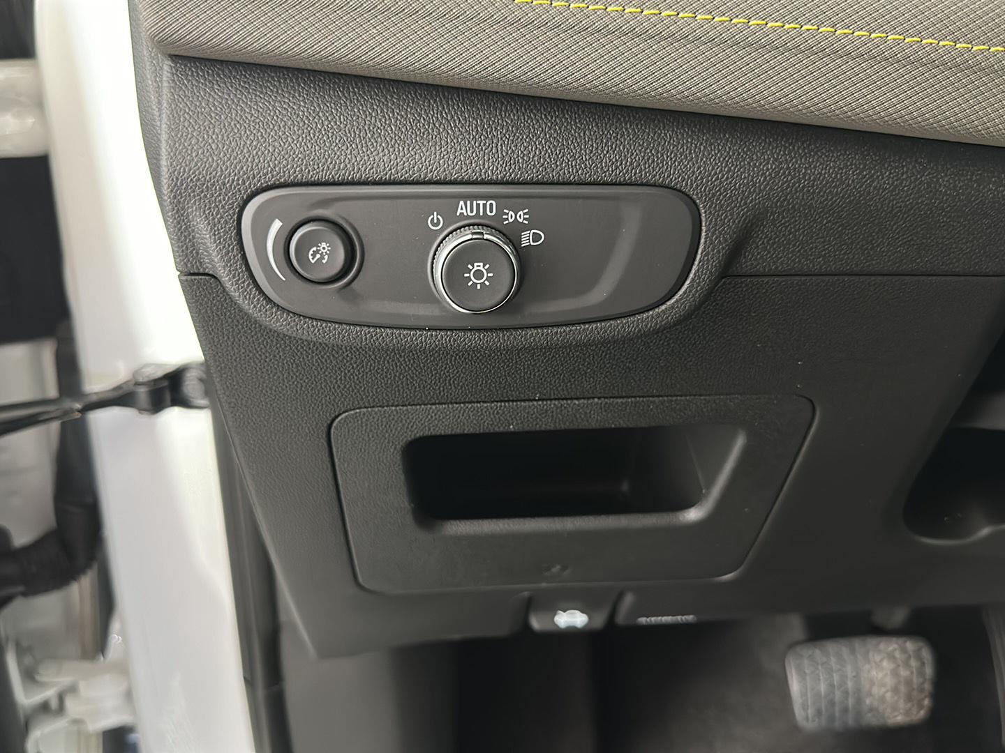 Used 2024 Summit White Chevrolet ACTIV image 20