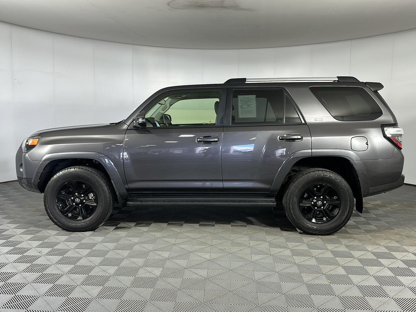 Used 2019 Magnetic Gray Metallic Toyota SR5 Premium image 4