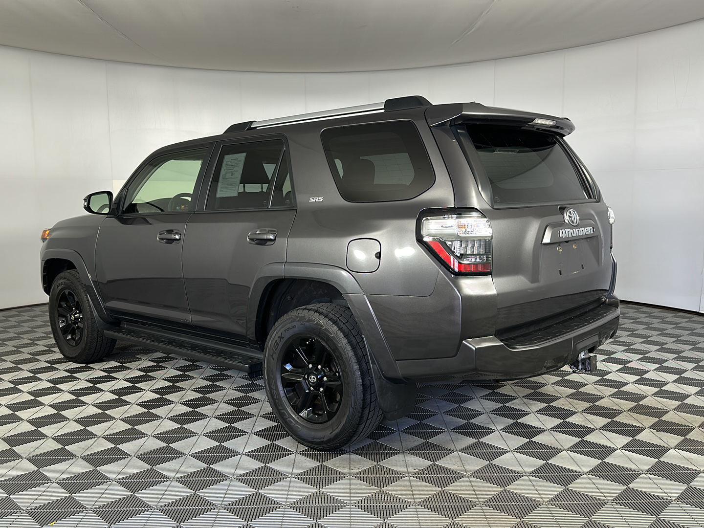 Used 2019 Magnetic Gray Metallic Toyota SR5 Premium image 21
