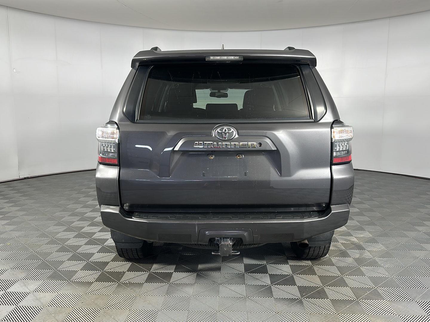 Used 2019 Magnetic Gray Metallic Toyota SR5 Premium image 22