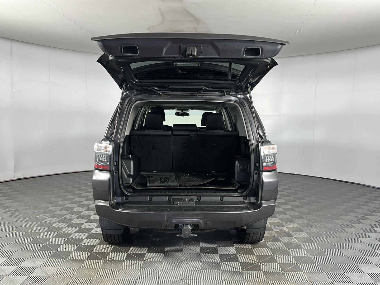 Used 2019 Magnetic Gray Metallic Toyota SR5 Premium image 23