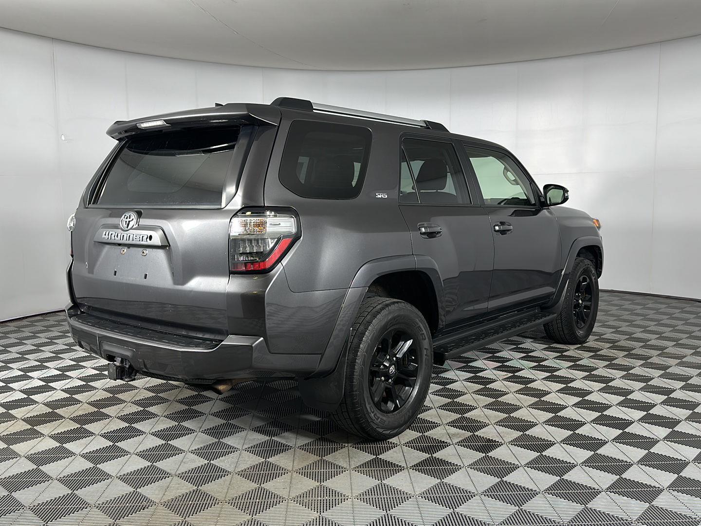 Used 2019 Magnetic Gray Metallic Toyota SR5 Premium image 24