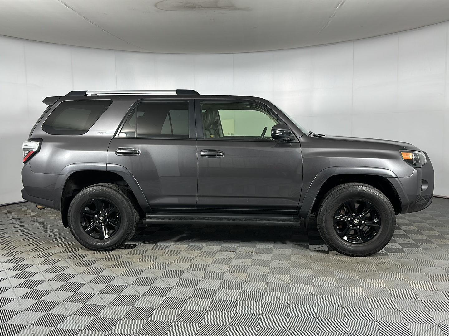 Used 2019 Magnetic Gray Metallic Toyota SR5 Premium image 25