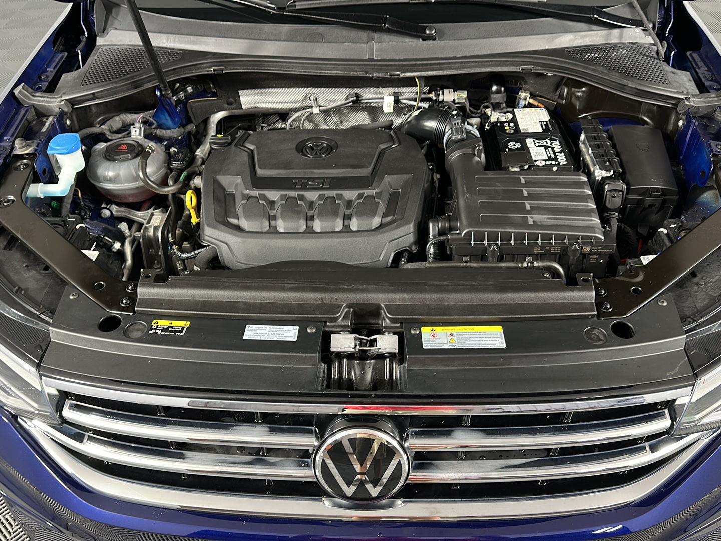 Certified Used 2024 Atlantic Blue Metallic Volkswagen SE image 3
