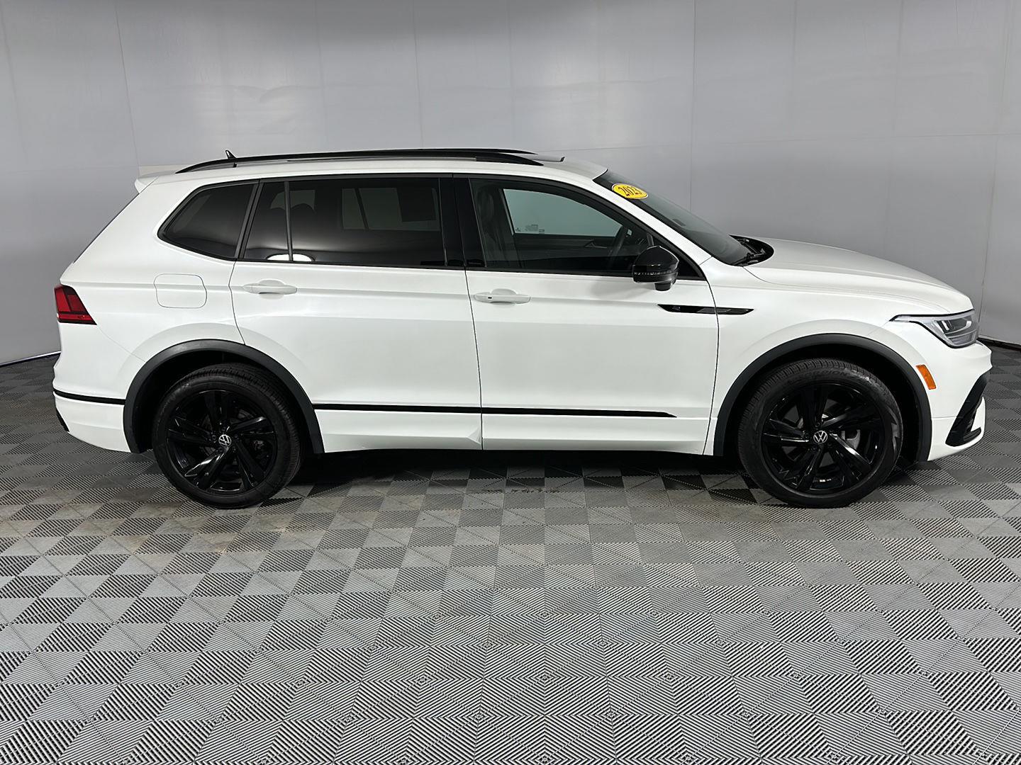 Certified Used 2023 Opal White Pearl Volkswagen SE R-Line Black image 4