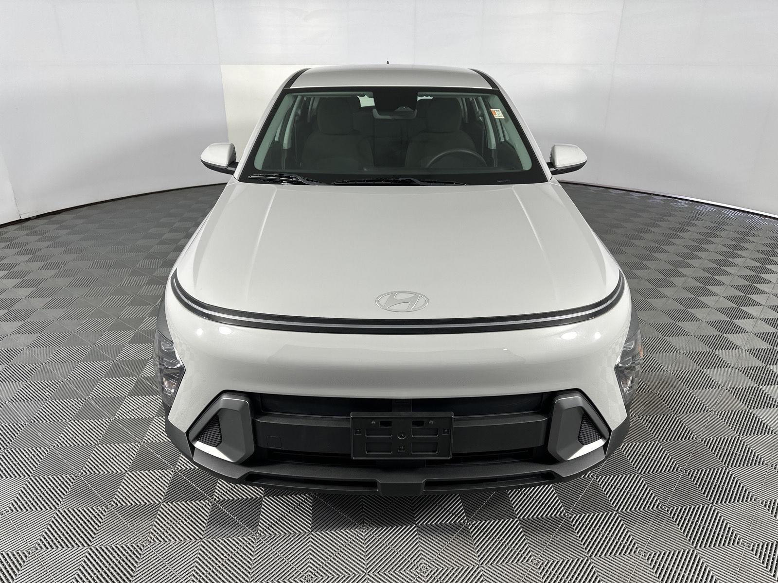 Used 2024 Cyber Gray Metallic Hyundai SE image 2