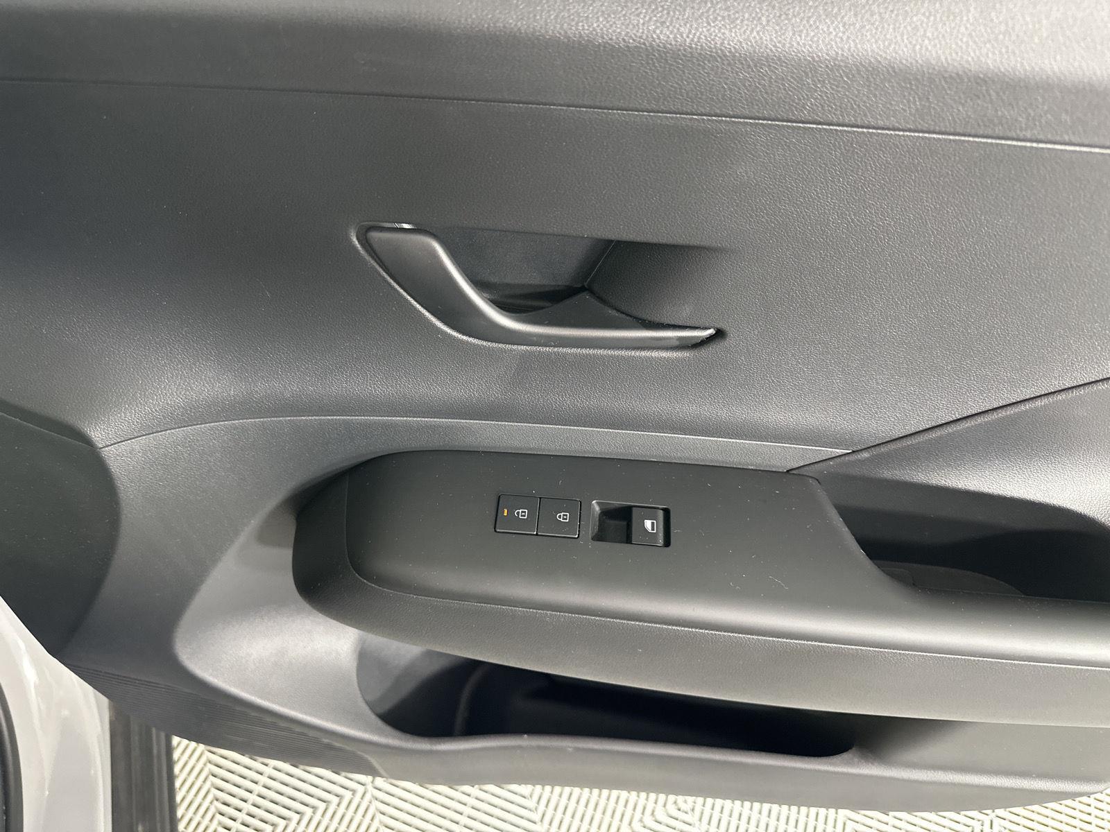 Used 2024 Cyber Gray Metallic Hyundai SE image 5