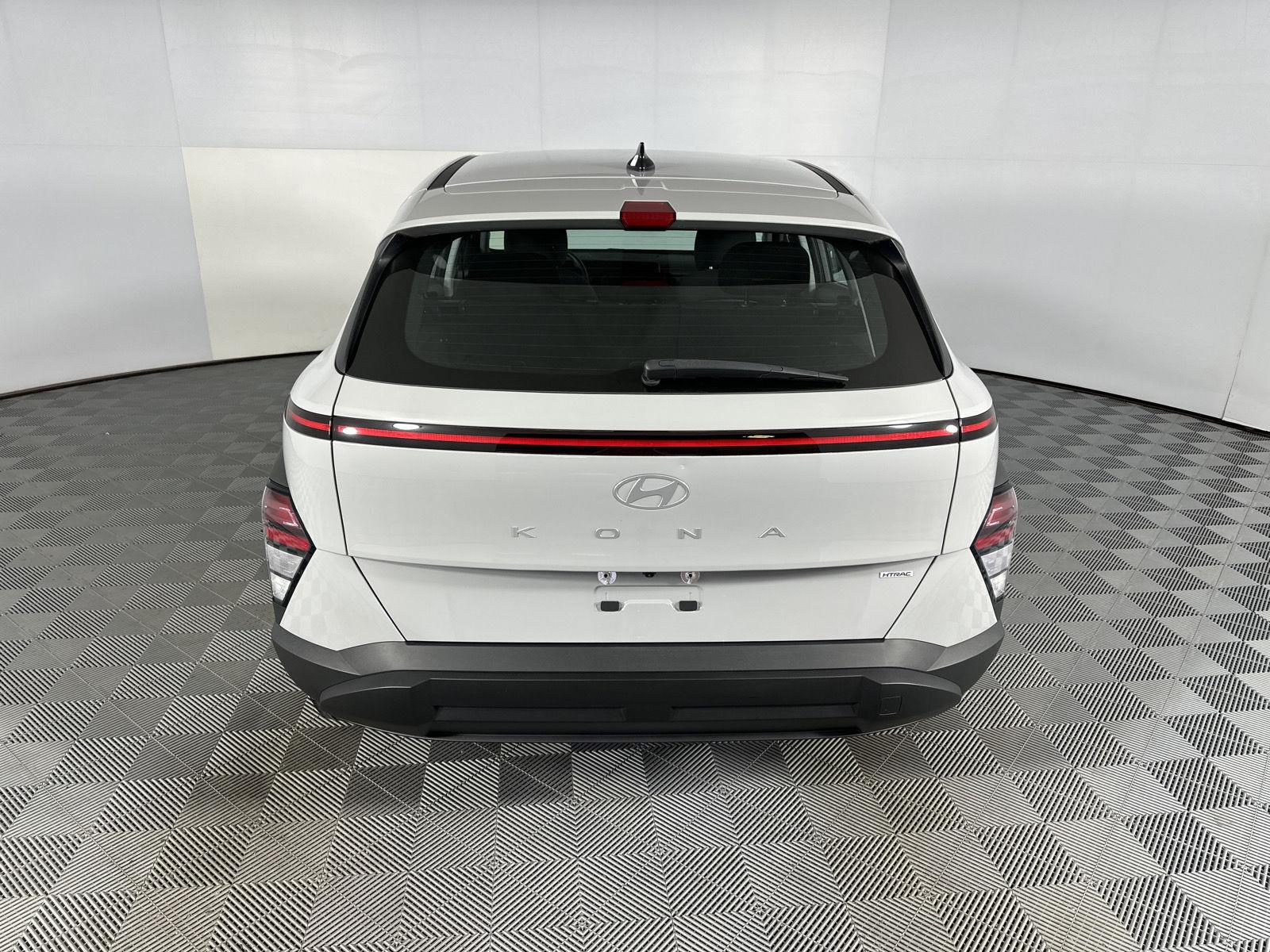 Used 2024 Cyber Gray Metallic Hyundai SE image 9
