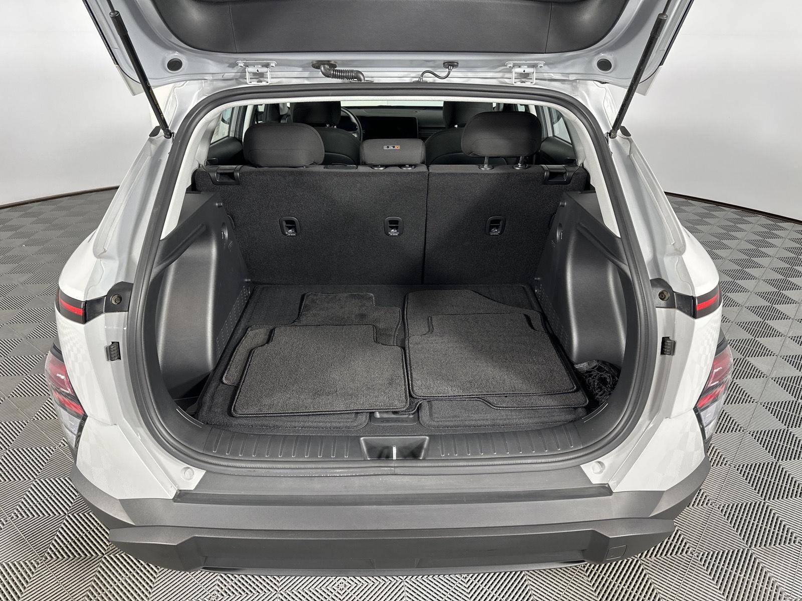 Used 2024 Cyber Gray Metallic Hyundai SE image 10