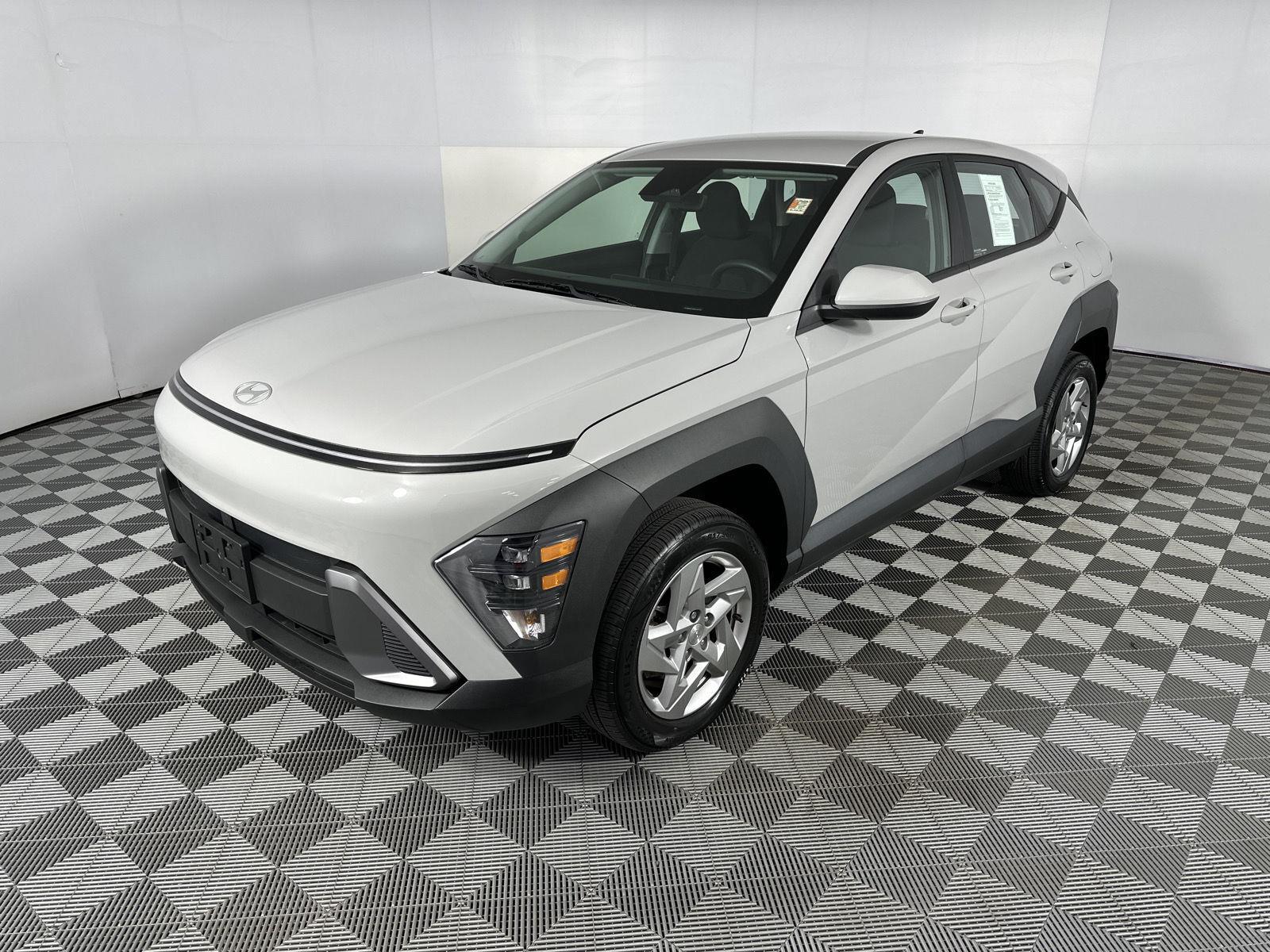 Used 2024 Cyber Gray Metallic Hyundai SE image 13
