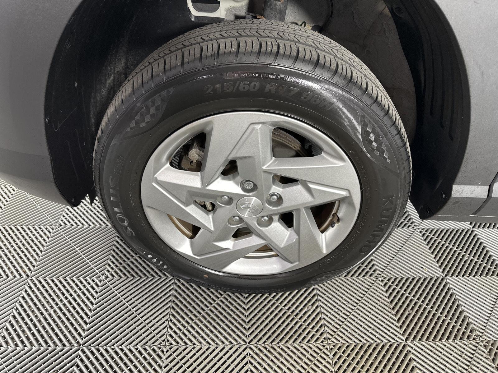 Used 2024 Cyber Gray Metallic Hyundai SE image 14