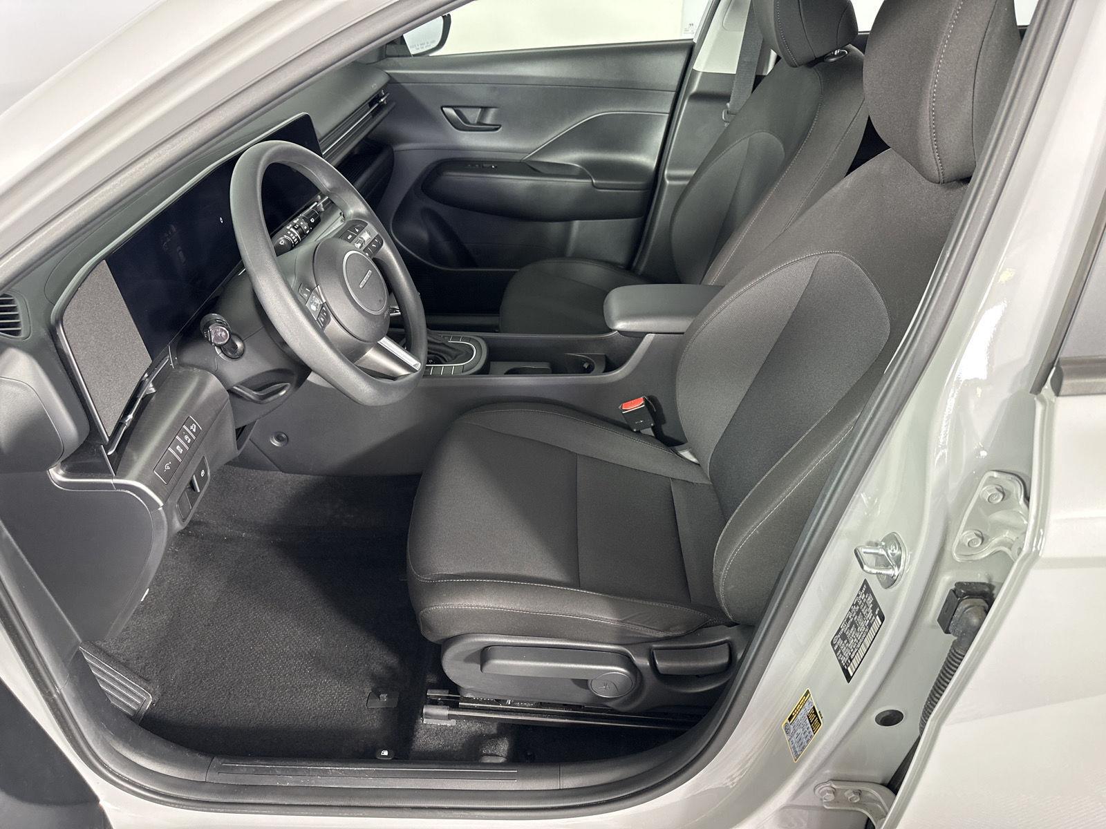 Used 2024 Cyber Gray Metallic Hyundai SE image 15