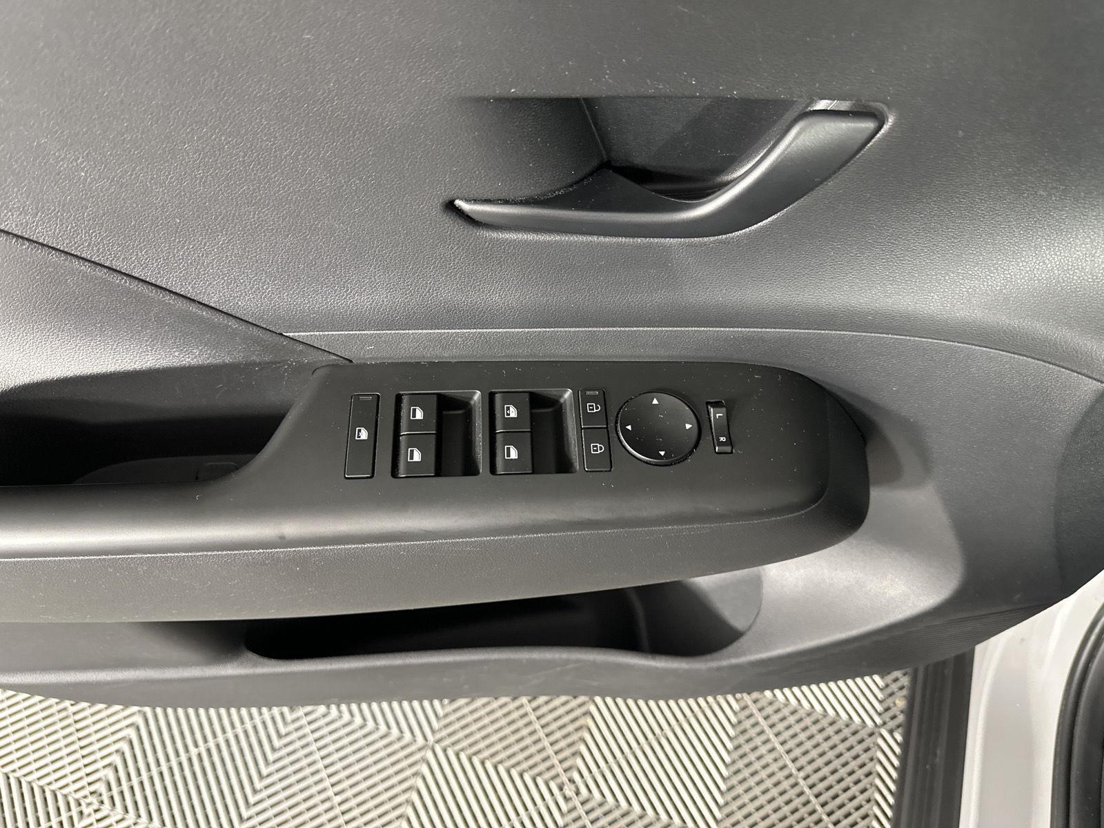 Used 2024 Cyber Gray Metallic Hyundai SE image 18