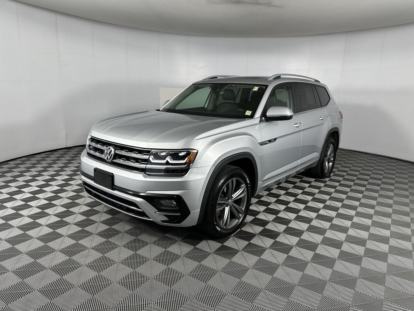 Used 2019 Platinum Gray Metallic Volkswagen 3.6L V6 SEL R-Line image 4