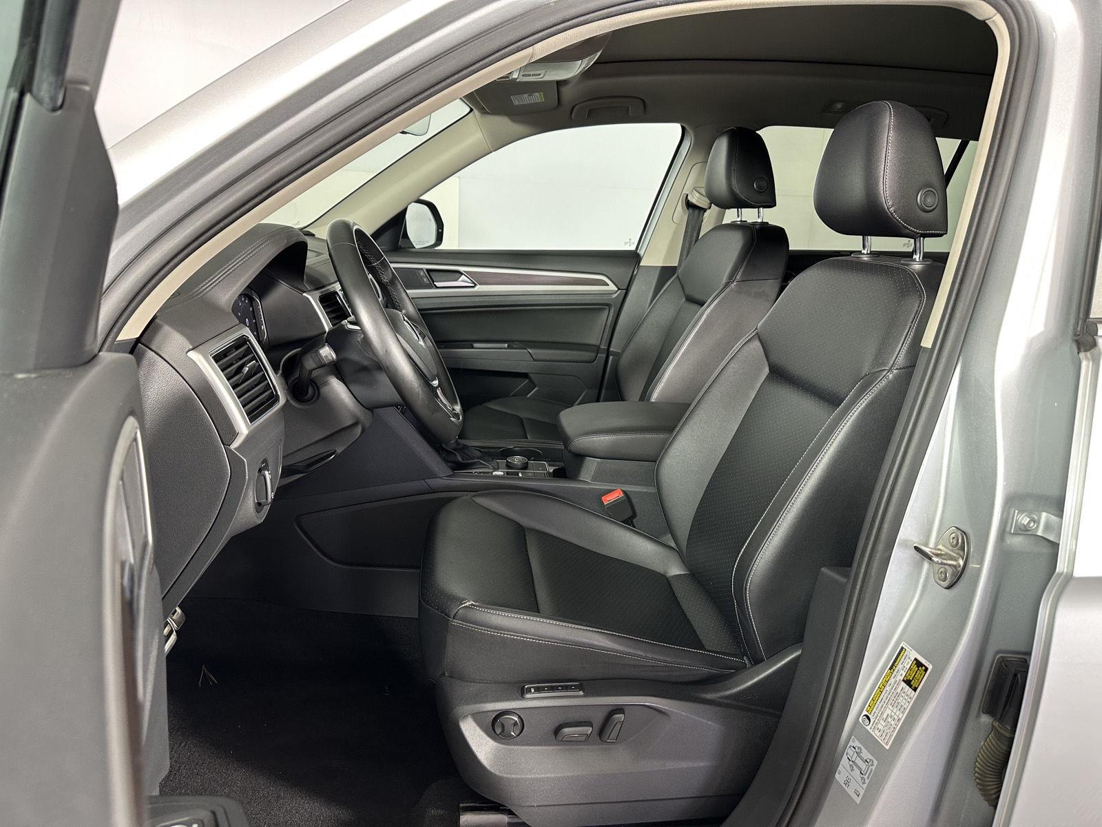 Used 2019 Platinum Gray Metallic Volkswagen 3.6L V6 SEL R-Line image 11