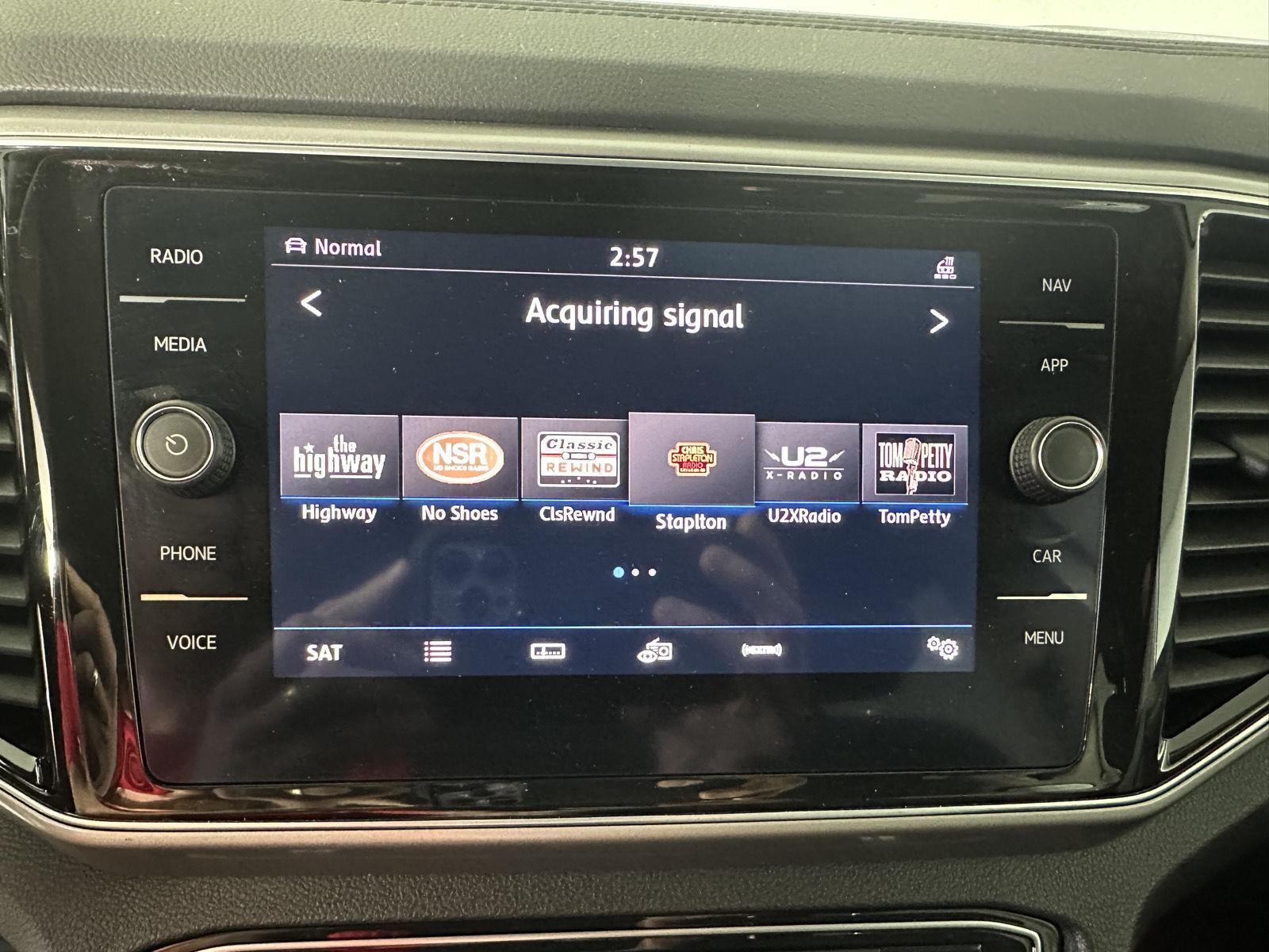 Used 2019 Platinum Gray Metallic Volkswagen 3.6L V6 SEL R-Line image 19