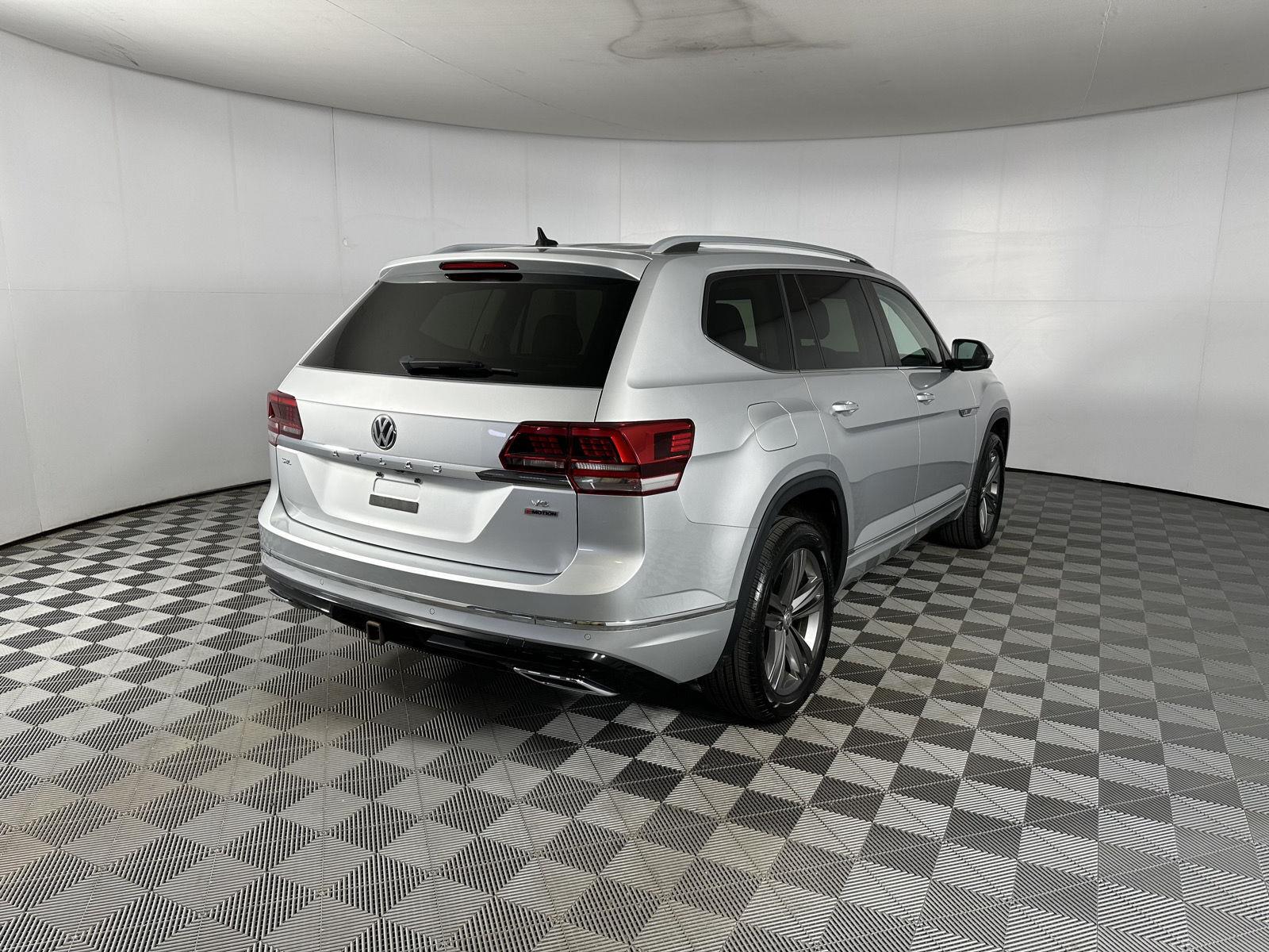 Used 2019 Platinum Gray Metallic Volkswagen 3.6L V6 SEL R-Line image 28