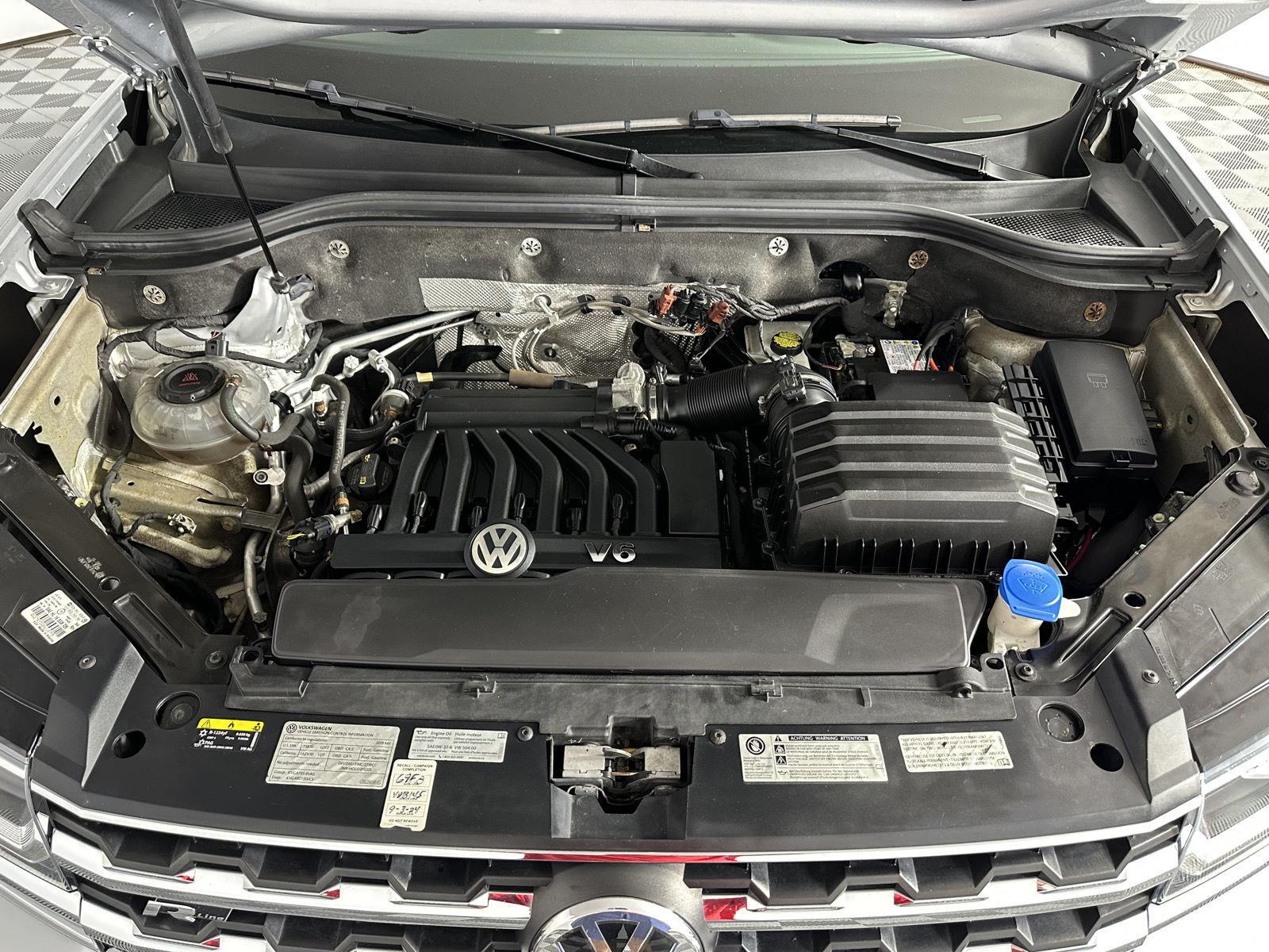 Used 2019 Platinum Gray Metallic Volkswagen 3.6L V6 SEL R-Line image 30