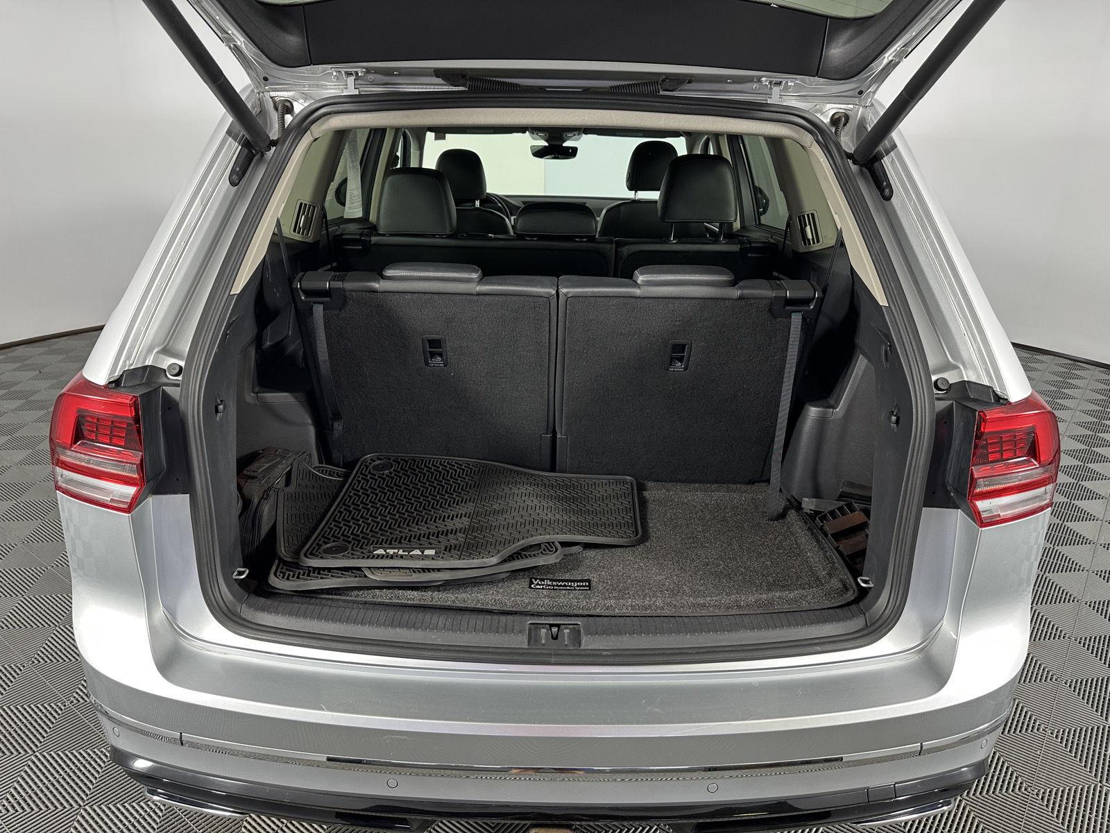 Used 2019 Platinum Gray Metallic Volkswagen 3.6L V6 SEL R-Line image 32