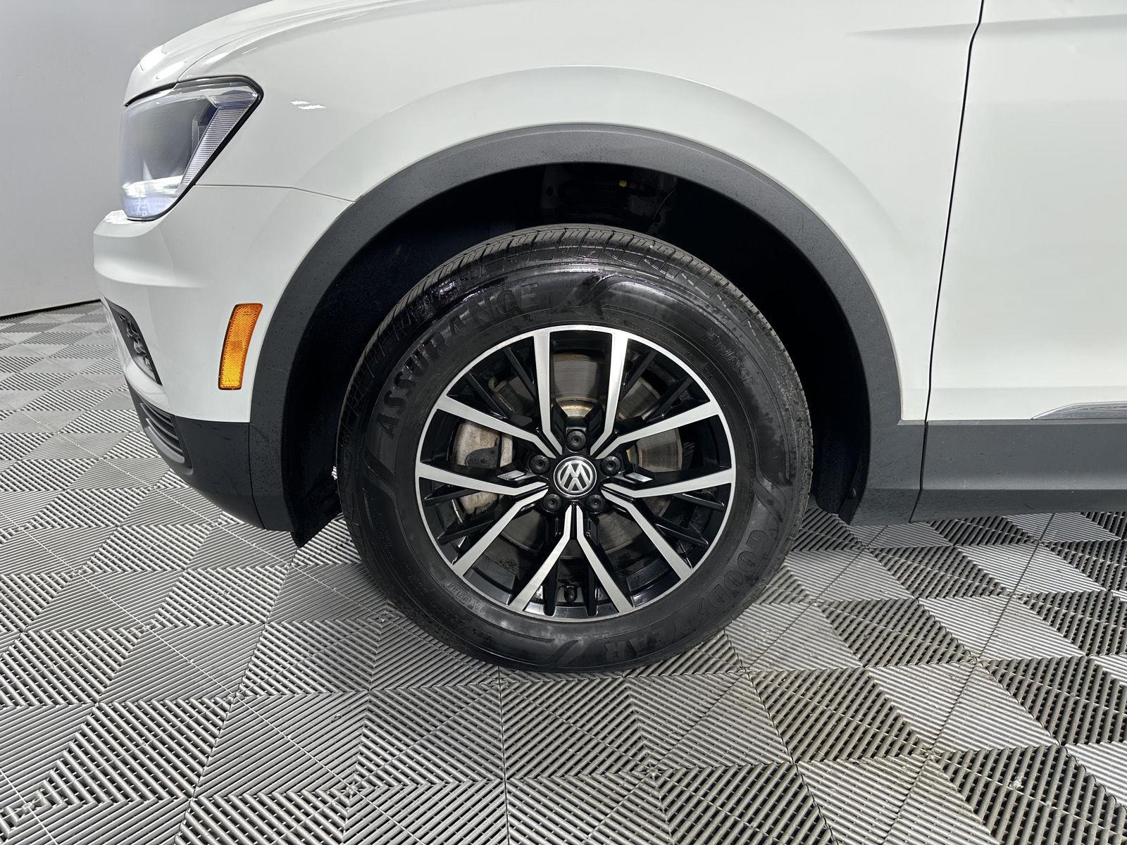 Certified Used 2021 Pure White Volkswagen SE image 7