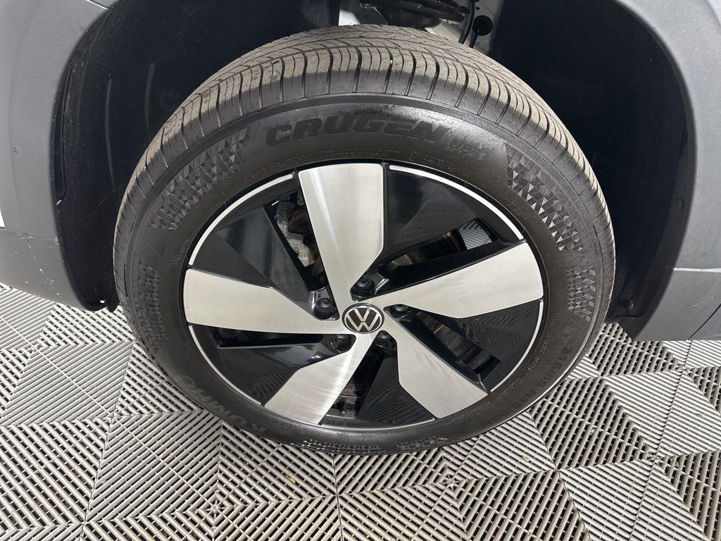 New 2025 Pure White Volkswagen S image 21