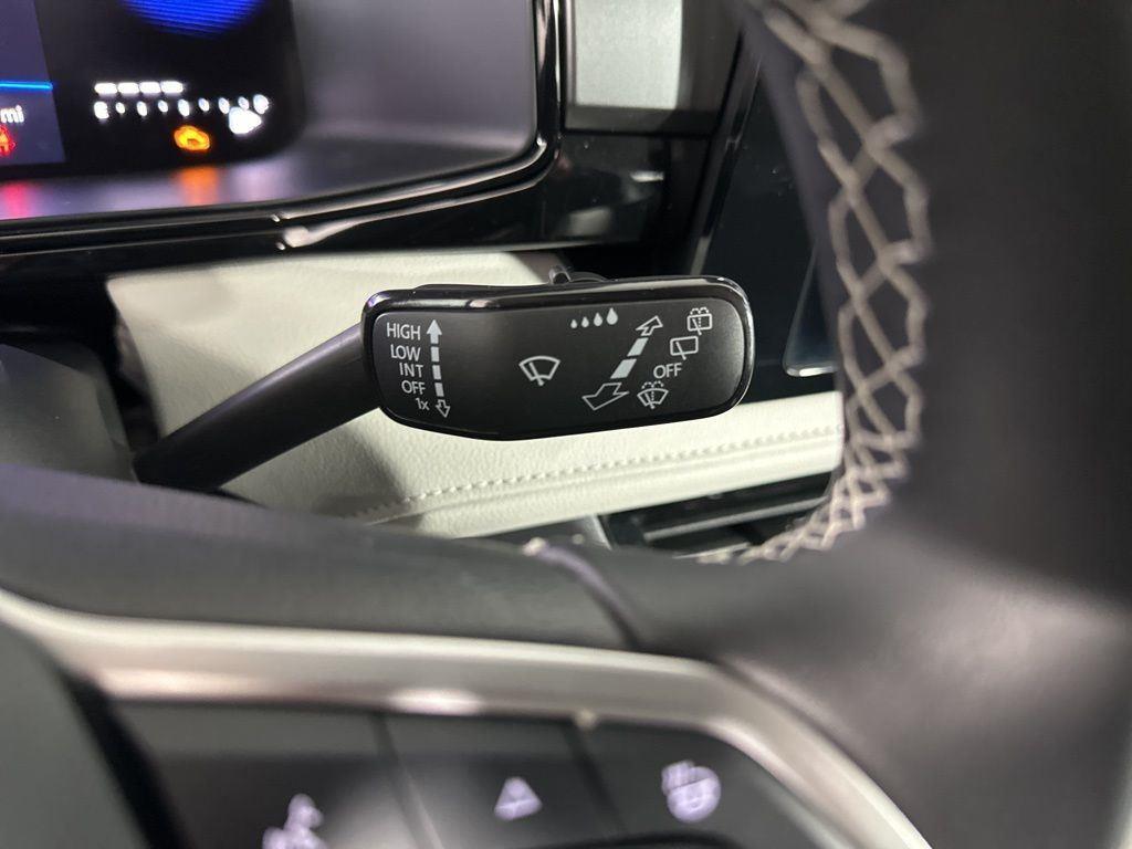 New 2025 Pure White Volkswagen S image 27