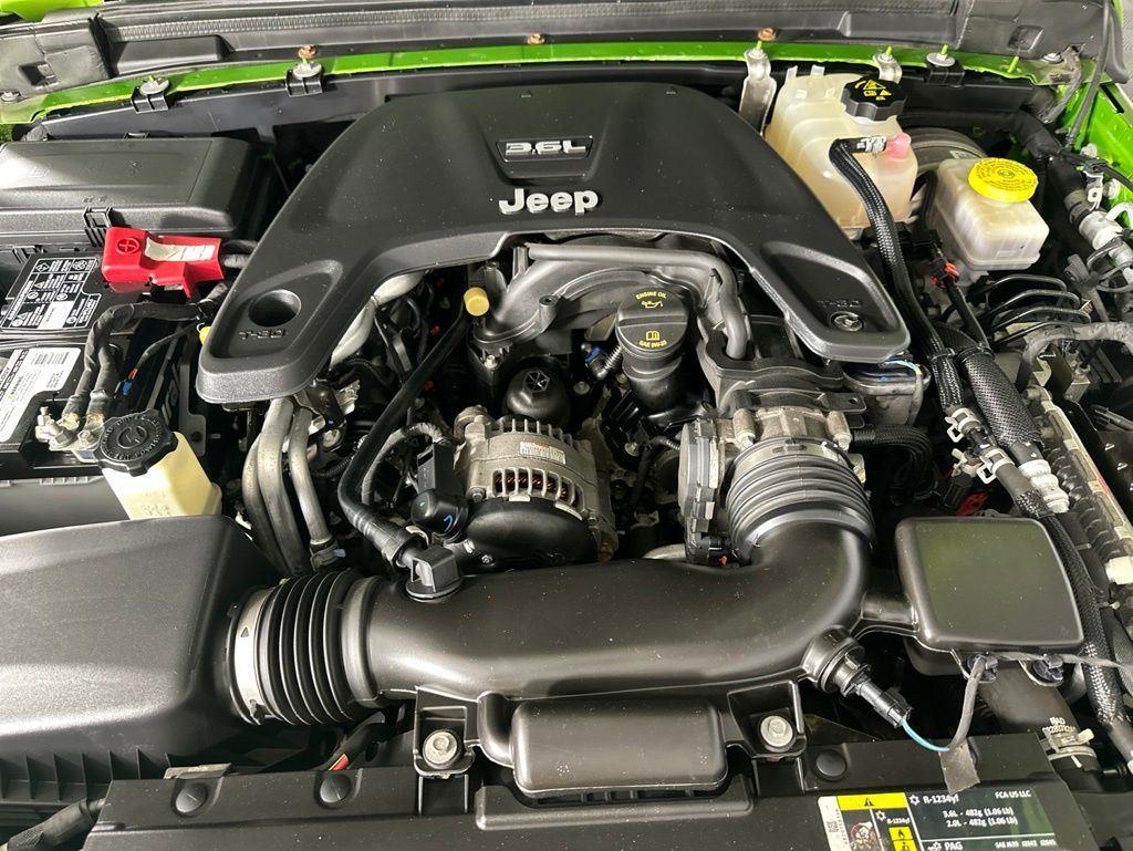 Used 2019 Mojito! Clearcoat Jeep Unlimited Sahara image 14