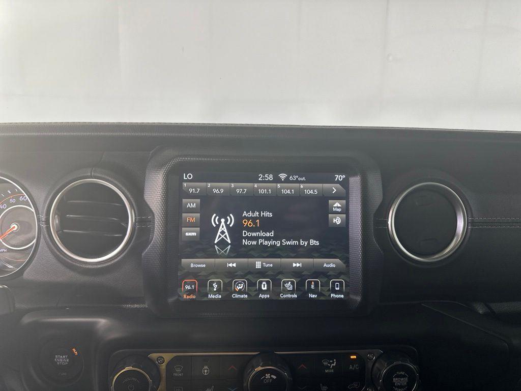 Used 2019 Mojito! Clearcoat Jeep Unlimited Sahara image 17