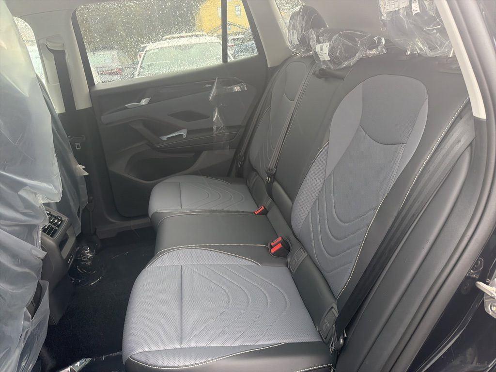 New 2026 Deep Black Pearl Volkswagen 2.0T SE image 6