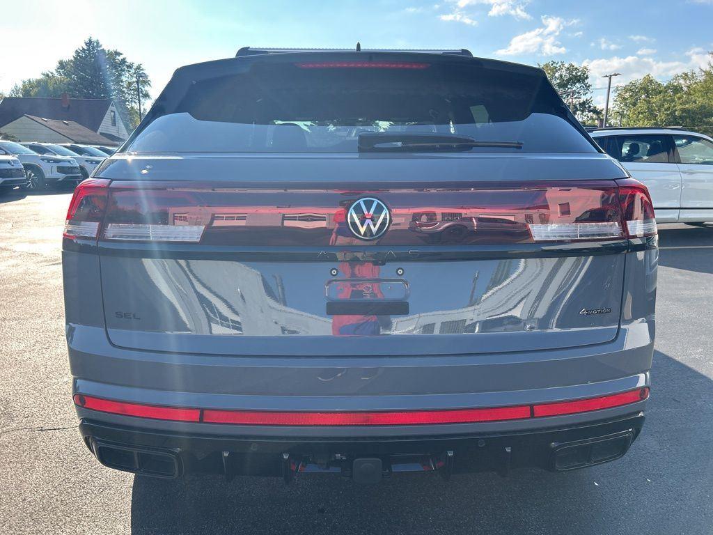 New 2026 pure gray Volkswagen 2.0T SEL R-Line Black image 4