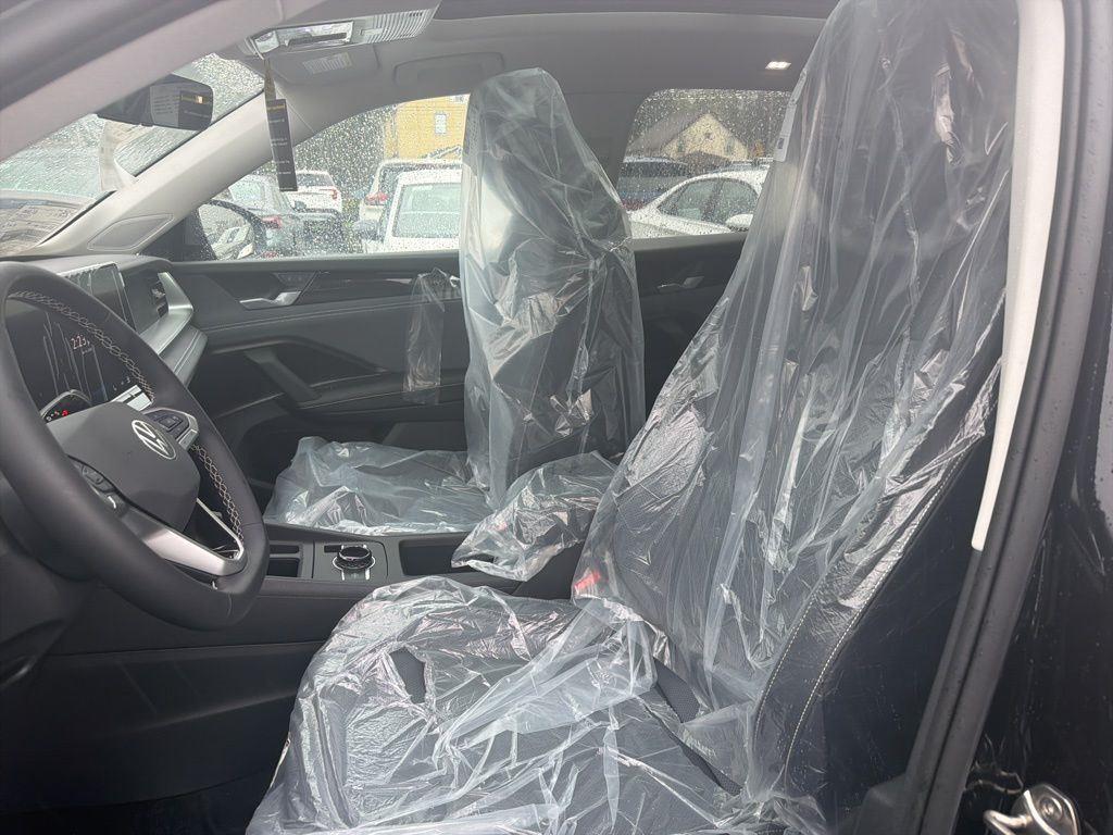 New 2026 Deep Black Pearl Volkswagen 2.0T SE image 5