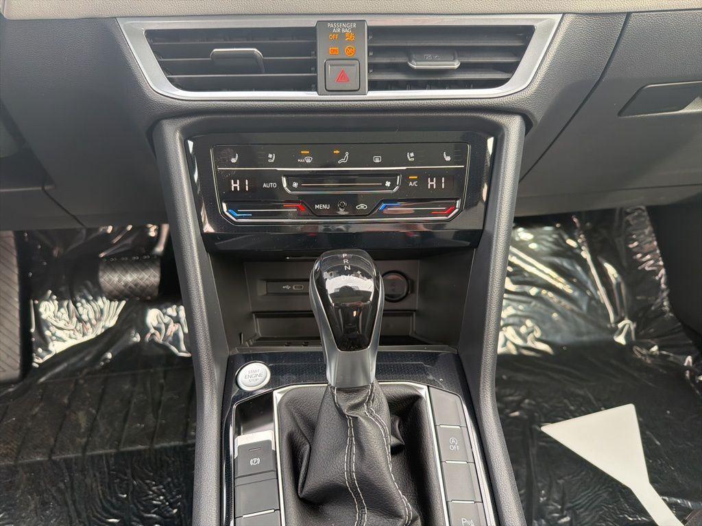 New 2026 Deep Black Pearl Volkswagen 1.5T SEL image 7