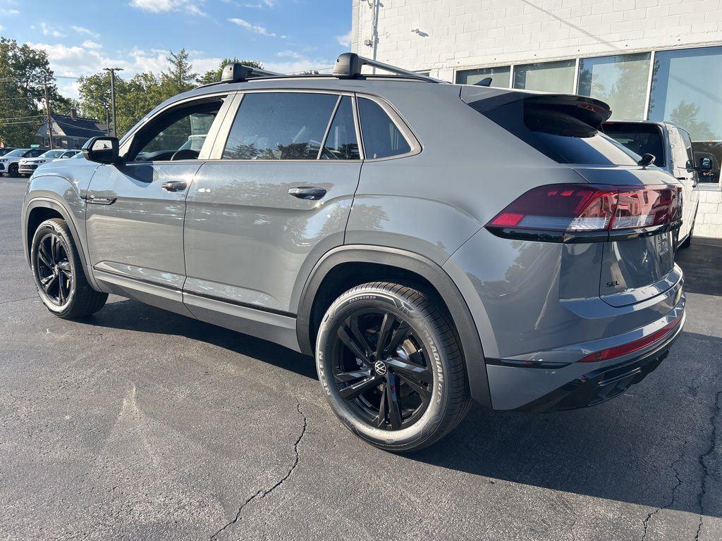 New 2026 pure gray Volkswagen 2.0T SEL R-Line Black image 3