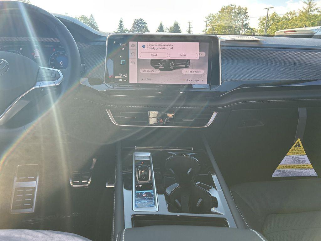 New 2026 pure gray Volkswagen 2.0T SEL R-Line Black image 8