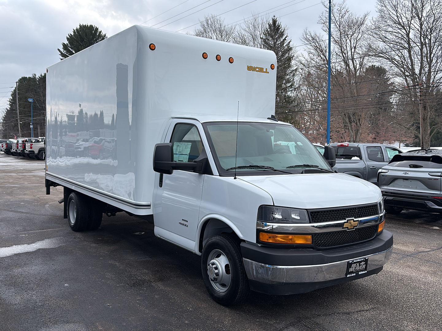 2026 Chevrolet Express Commercial Cutaway 4500 VAN 177 - 3