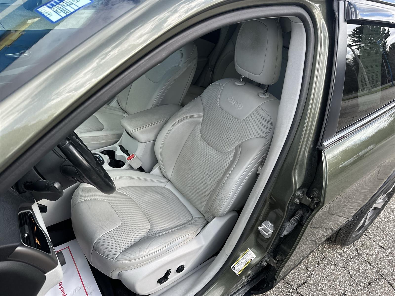 2019 Jeep Cherokee Limited at Lake View Ford