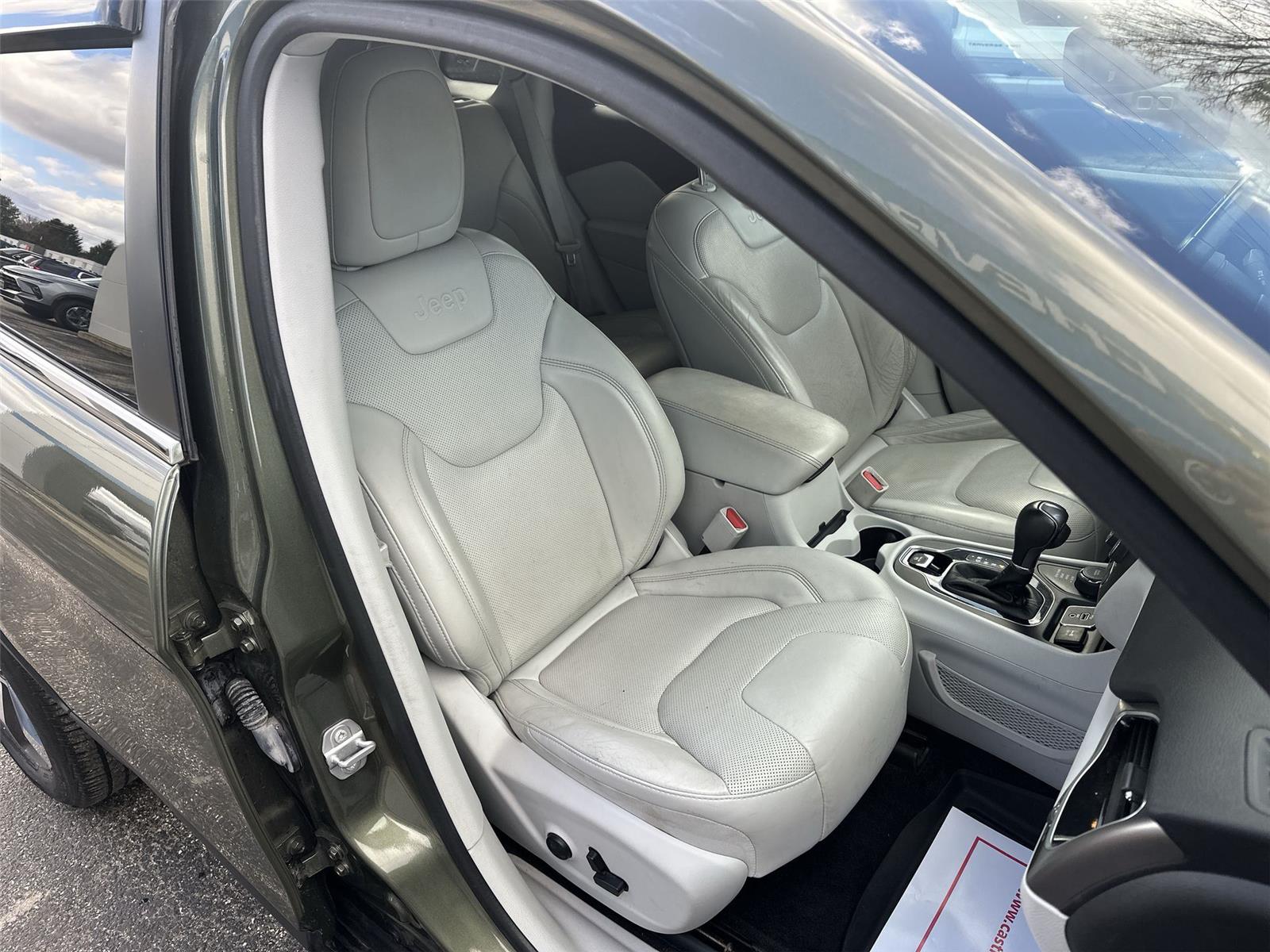 2019 Jeep Cherokee Limited at Lake View Ford