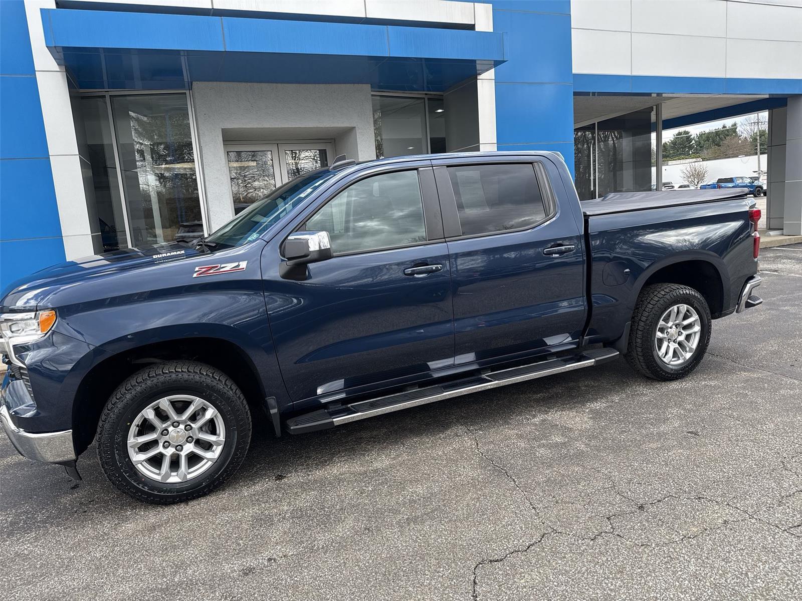 2023 Chevrolet Silverado 1500 LT - 4