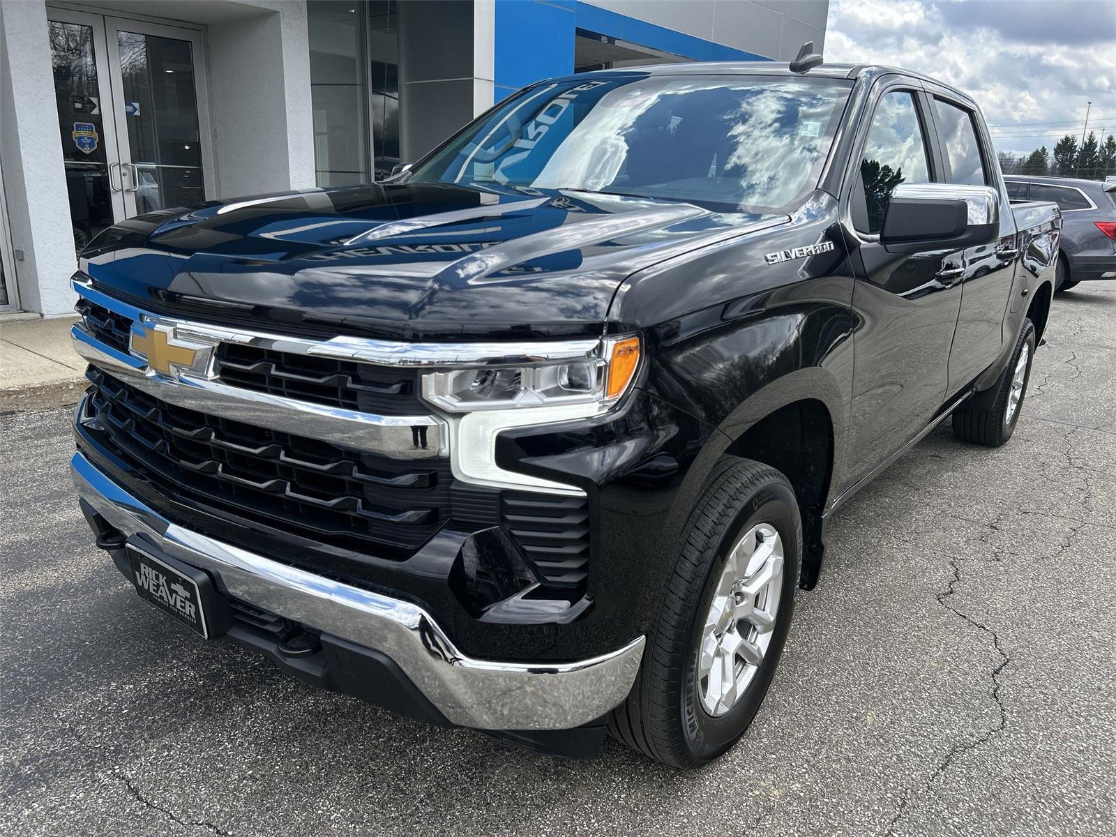 2023 Chevrolet Silverado 1500 LT - 3