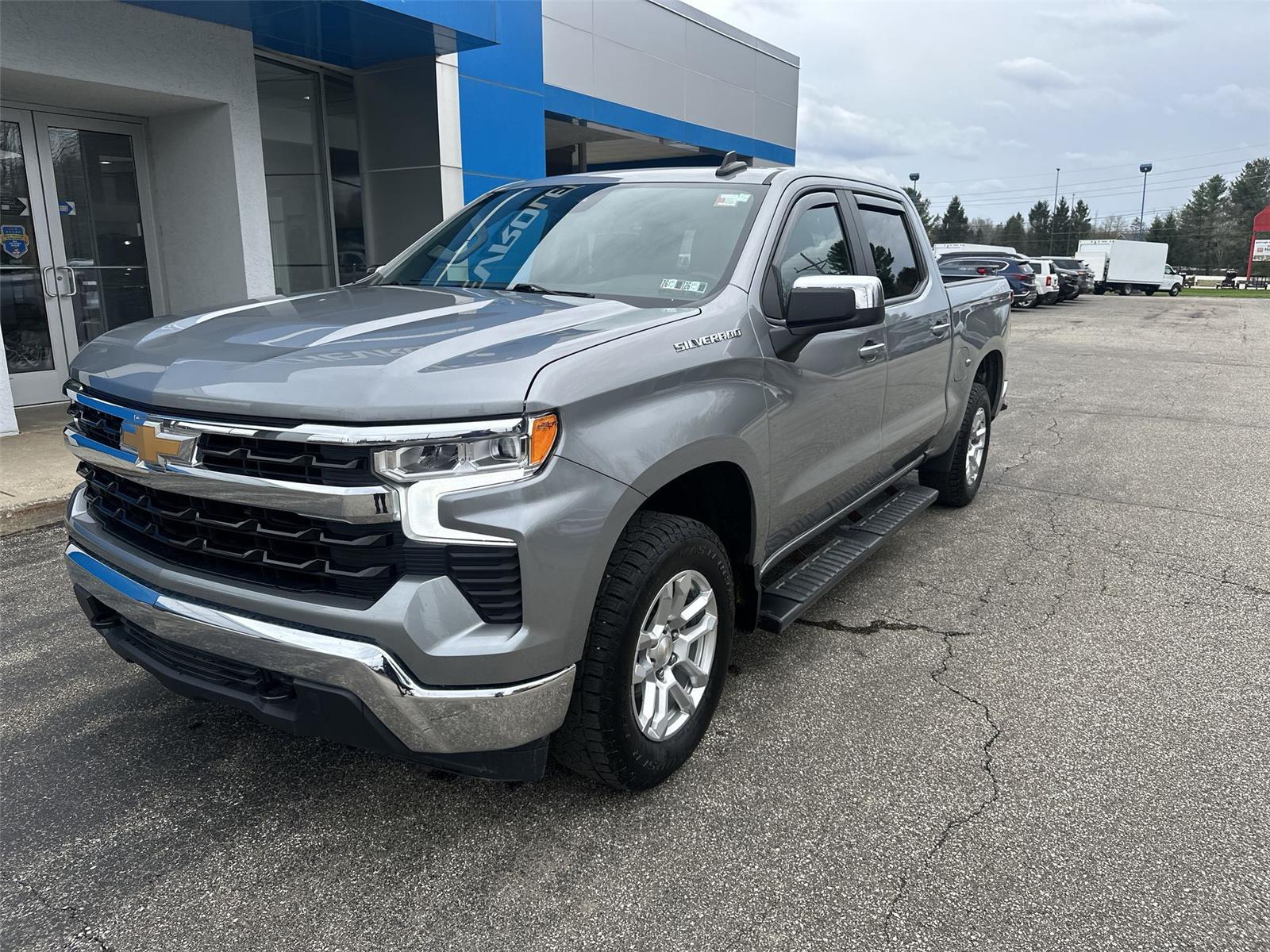 2024 Chevrolet Silverado 1500 LT - 3