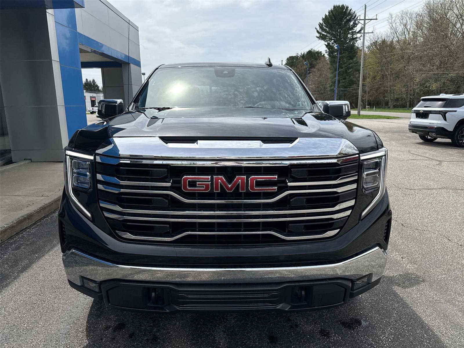 2022 GMC Sierra 1500 SLT - 2