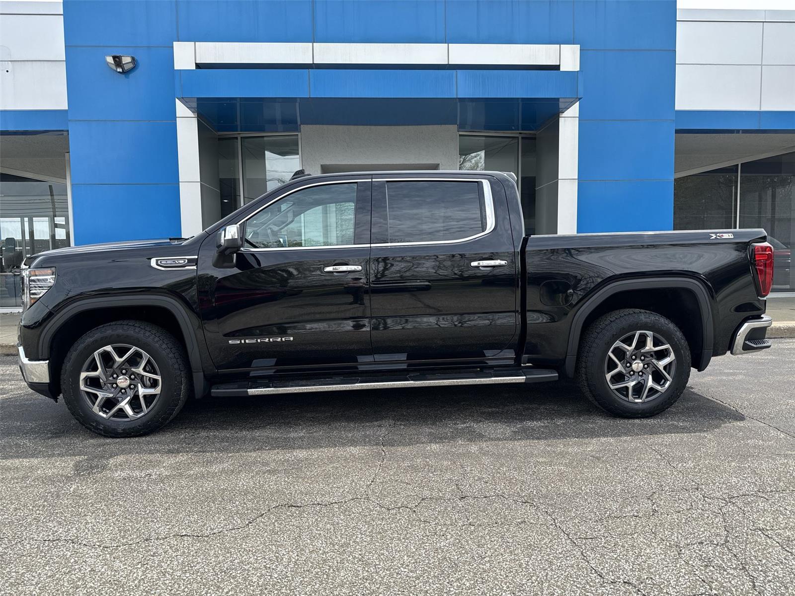 2022 GMC Sierra 1500 SLT - 4